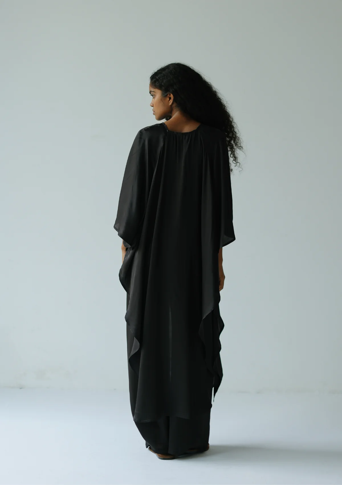 KARLA CAPE - BLACK - Image 4