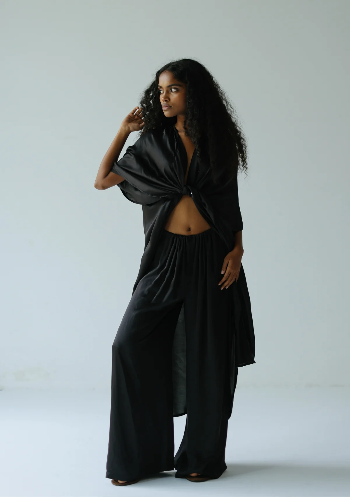 KARLA CAPE - BLACK - Image 5
