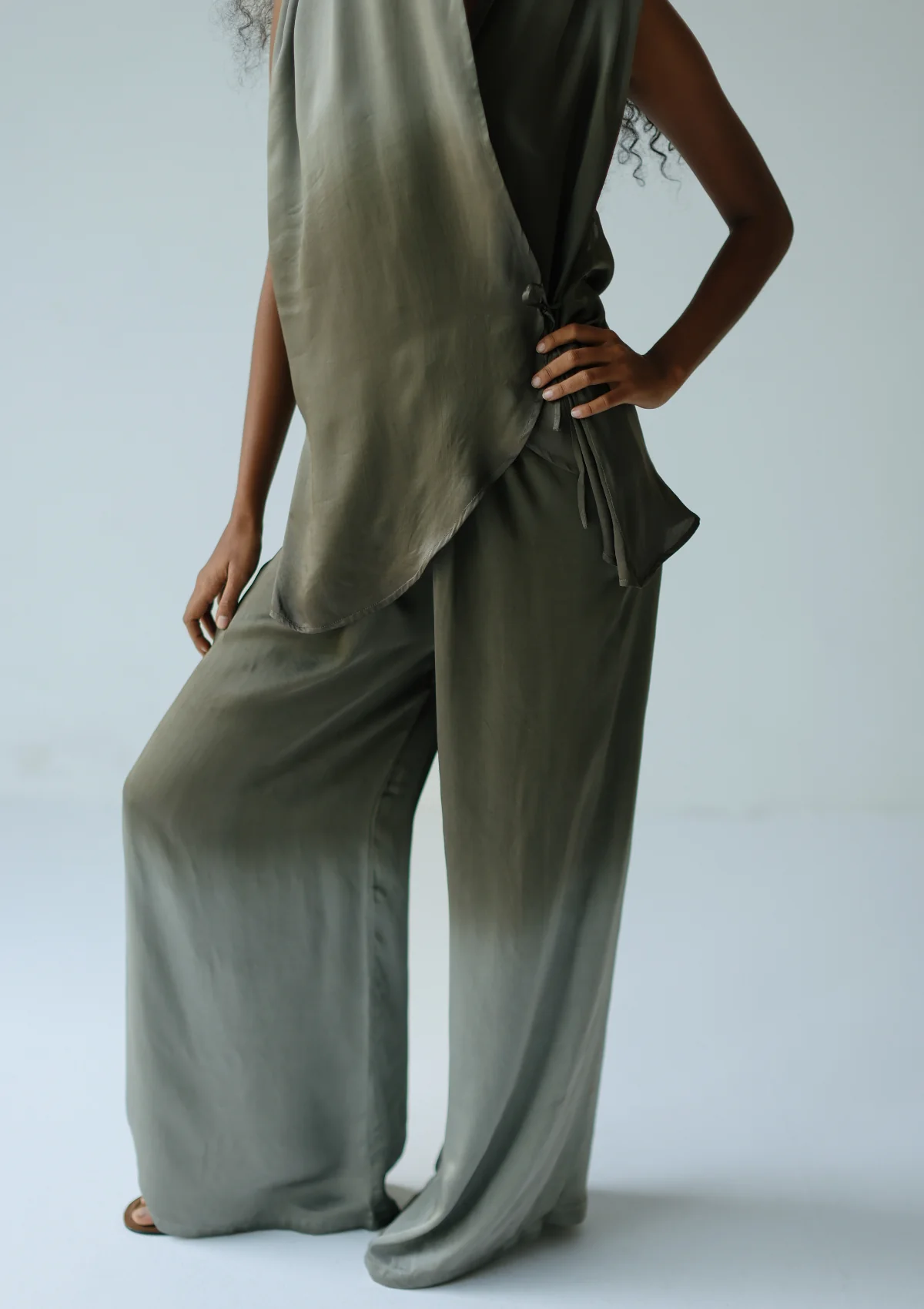 LERA TROUSER - TEA LEAF TO VETIVER - Image 5
